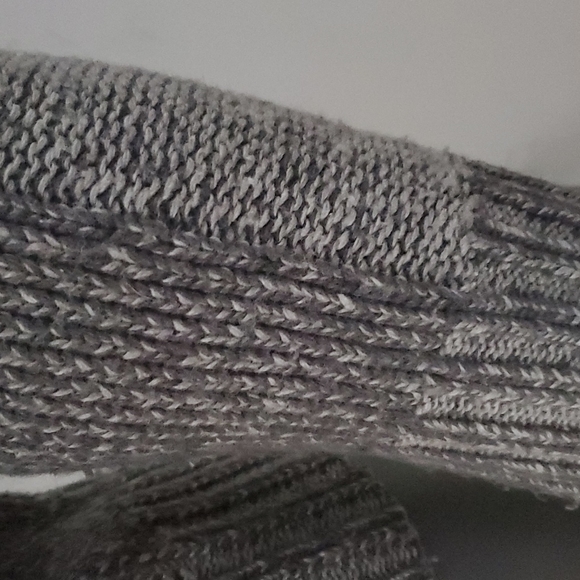 zip up sweater - Picture 3 of 7